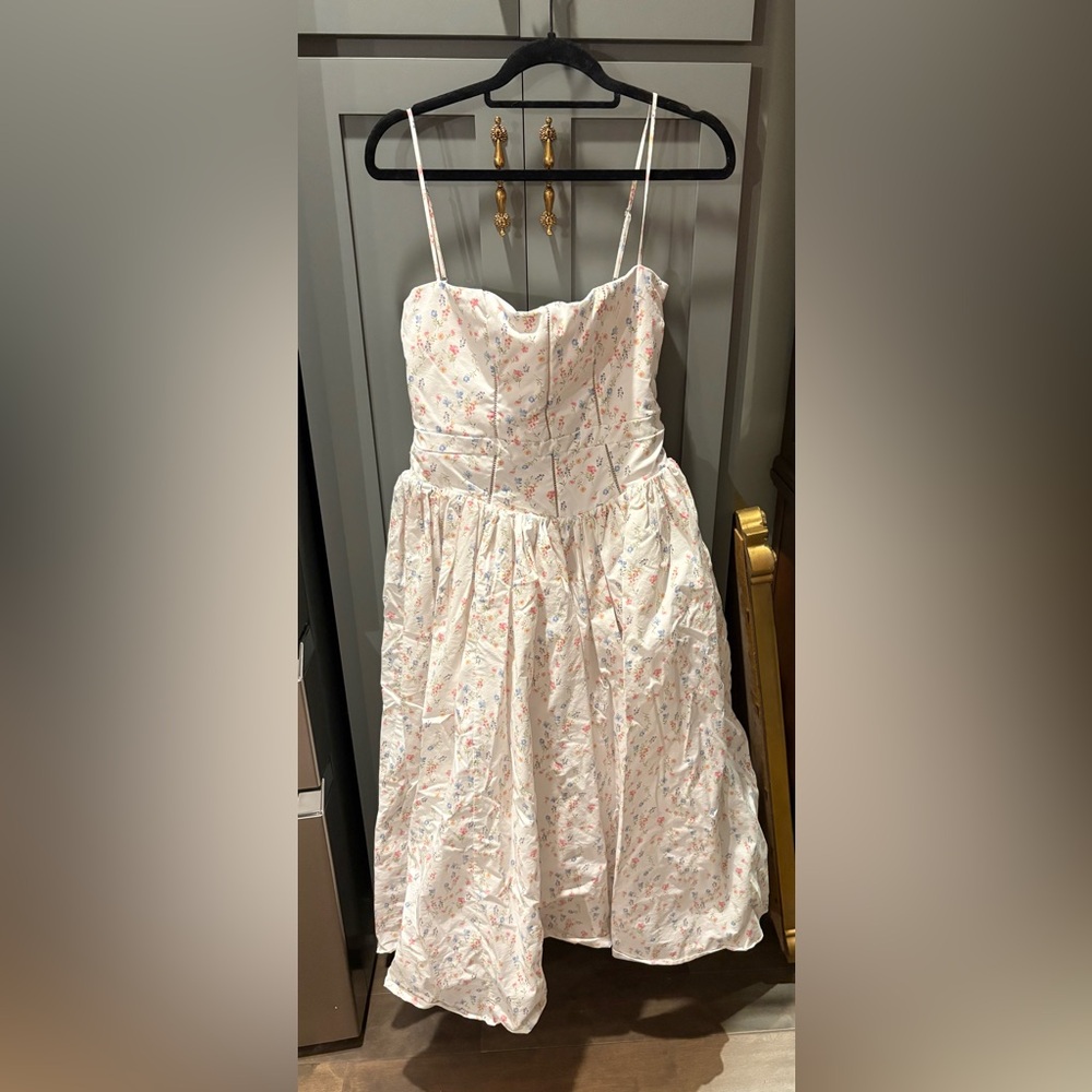 House of CB Ysabella dress in the white posy print - Picture 3 of 5